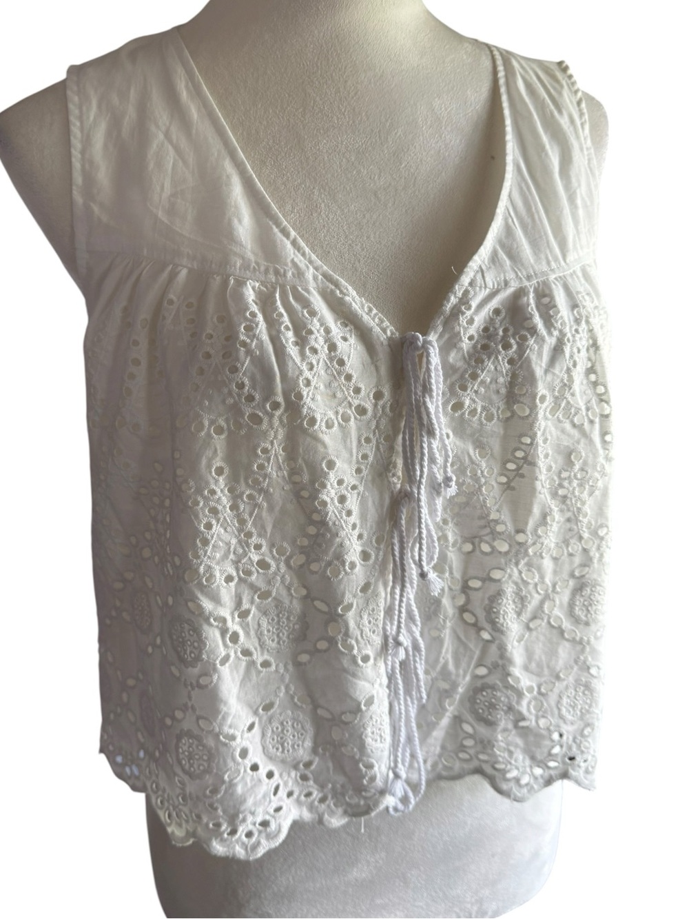 Kirious Las Angeles White Eyelet Tie-Front Women's Top